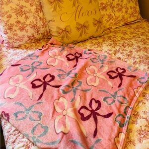 Pink and Purple Bow Patterned Throw Blanket